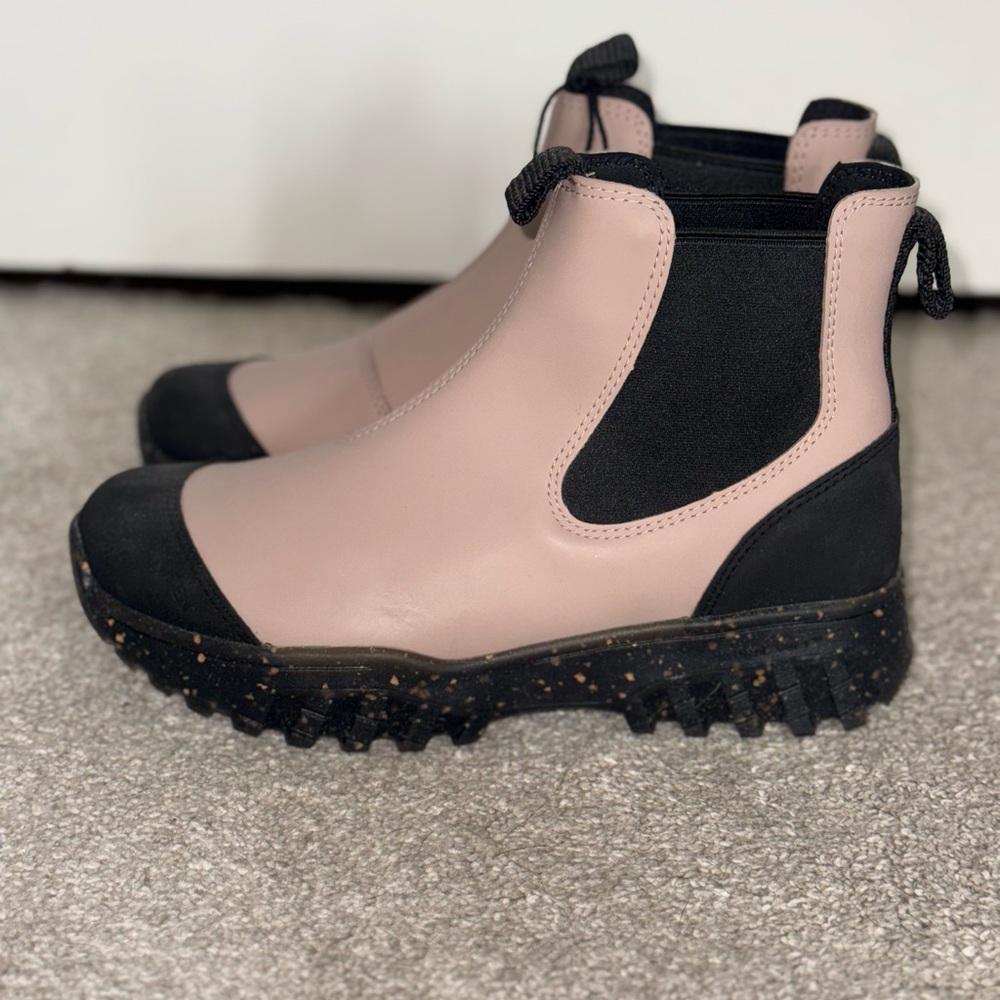 NWT Woden Women's Magda Track Waterproof Chelsea Boots - Dry Rose Pink - 6.5 - Picture 3 of 7